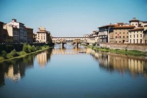 Images Dated 22nd August 2015: Florence, with Ponte Vecchio and Arno River. Italy