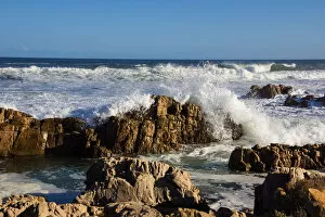 Images Dated 12th May 2017: Foamy waves roll over rugged rocks off the point at the popular holiday resort of Buffalo Bay