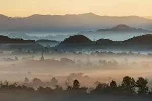 Images Dated 14th December 2014: Foggy morning in Mrauk-U