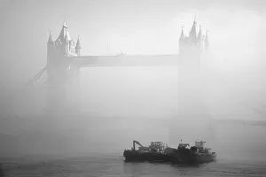 World Famous Bridges Collection: Foggy Morning on the Thames