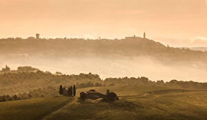 Images Dated 8th May 2013: Foggy morning in Tuscany