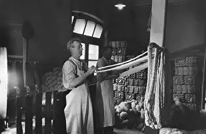 M Tex Proc Linen Prints: Folding Yarn