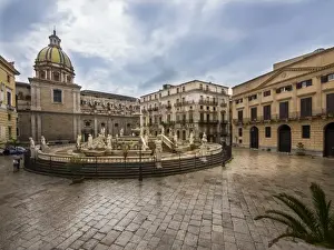 Fontana della Vergogna fountain in Piazza Pretoria by the Florentine Mannerist sculptor Francesco Camilliani, 1554, 1555, church of San Giuseppe dei Teatini at the back, Palermo, Sicily, Italy