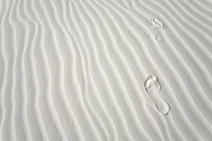 Images Dated 16th February 2006: Footprints of barefoot hiker on white gypsum sand dune
