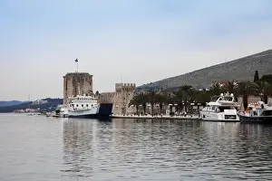 View Into Land Prints: Fort Kamerlengo and Harbour