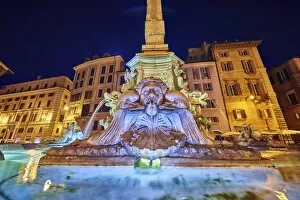 Images Dated 18th September 2016: fountain in Pantheon square