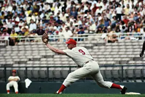 Frank Howard Catching a Ball
