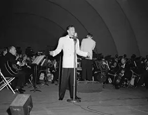 Frank Sinatra Crooning