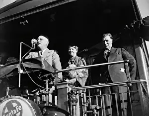 Bouquet Prints: Franklin Roosevelt Speaking From a Train
