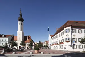 Oberbayern Prints: Frauenkircherl Church and City Hall on Schrannenplatz square