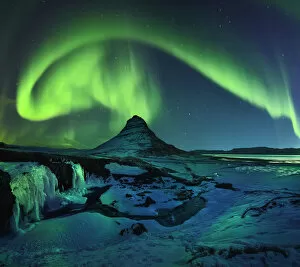 Images Dated 17th March 2013: Freezing Kirkjufell and Aurora Storm