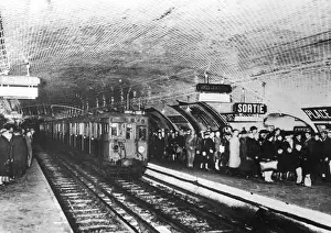 Station Prints: French Commuters