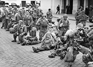 Algiers Prints: French Troops Sitting on the Ground