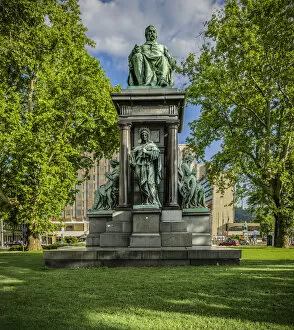 Frerenz Deak monument, Budapest