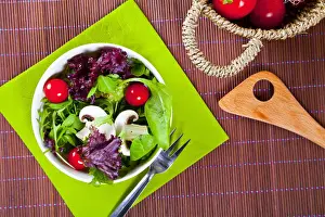 Snack Prints: Fresh salad made with organic ingredients