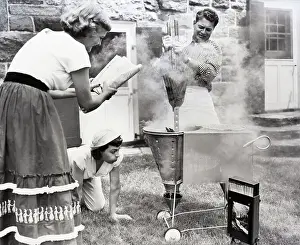 Yard Prints: Friends Start a Barbecue Grill