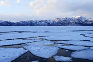 Images Dated 3rd February 2013: Frozen Lake Kussharo with ice floes in the front, Akan-Nationalpark, Kawayu Onsen, Hokkaido, Japan
