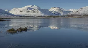 Terry Roberts Landscape Photography Collection: Frozen Loch Glascarnoch