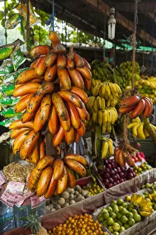 Images Dated 1st April 2013: Fruit stand, red banana in front, Ambulugala region Utuwana, Sri Lanka