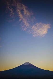 Images Dated 14th November 2014: Fuji Morning