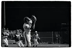Gale Sayers Catches Football on the Run