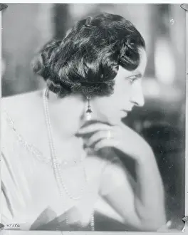 Galli Curci Wearing Jewelry