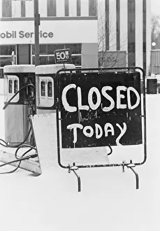 Huty26156 Prints: Gas Sation Closed