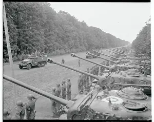 General Marshall Inspects American Armor