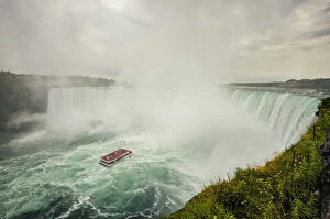 Images Dated 10th August 2015: A general view of Niagara Falls Canadian horseshoe falls