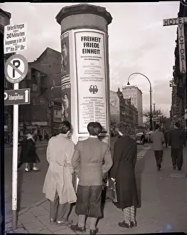Frankfurt Prints: German Citizens Read Proclamation