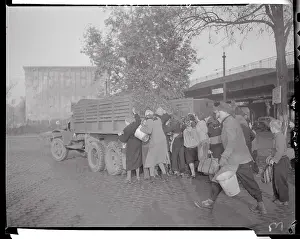 Scarcity Prints: German Housewives Stealing Coal