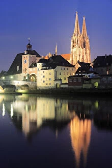 Images Dated 23rd May 2008: Germany, Bavaria, Regensburg, Cathedral and old town gate and Danube river at night