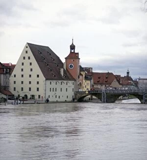 Images Dated 2nd February 2016: Germany, Bavaria, Regensburg, View Of River Danube, Historic Salt House, And Clock Tower
