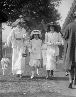 Gertrude Vanderbilt Whitney with Daughters