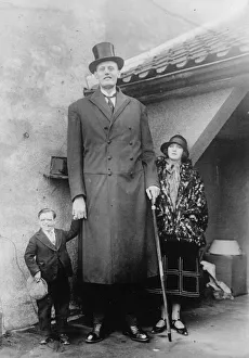 Bizarre Collection: Giant And Dwarf