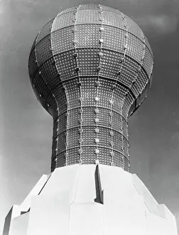 Light Bulb Prints: Giant Light Bulb Is Edison Memorial