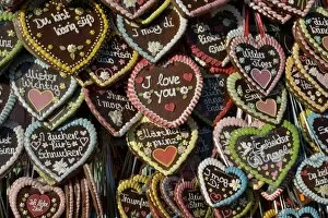 Images Dated 29th September 2014: Gingerbread hearts at a stall, Oktoberfest, Munich, Upper Bavaria, Bavaria, Germany