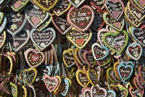 Images Dated 29th September 2014: Gingerbread hearts at a stall, Oktoberfest, Munich, Upper Bavaria, Bavaria, Germany