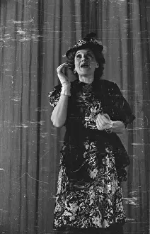 Performing Prints: Gingold Parody