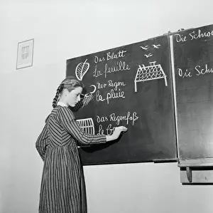 Saarland Prints: Girl Learning German and French