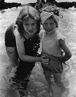 M Juv Recr Seaside Beaches Bri Prints: Girls Paddling
