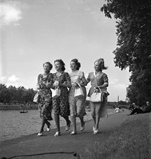 Collection Prints: Girls On The Town