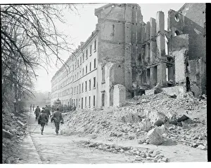 Mainz Prints: GIs Walking Down Streets