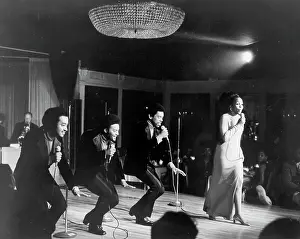 Gladys Knight & The Pips Performing