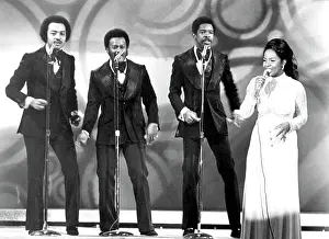 Gladys Knight & The Pips Performing