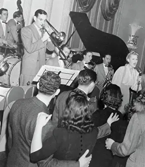 Glenn Miller Band Performing