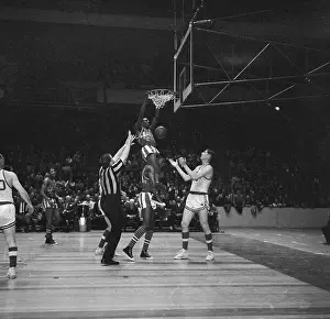 Basketball Team Prints: Globetrotters-Baltimore Basketball Game