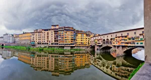 Ponte Vecchio Gallery: Gloomy reflections