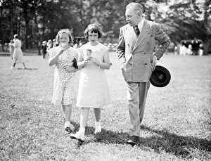 Designer Prints: Gloria Vanderbilt and Friend Enjoy Ice Cream