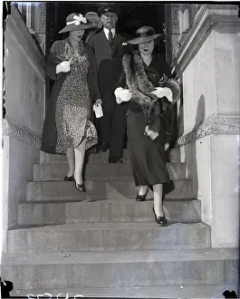 Gloria Vanderbilt and Sister Leaving Court
